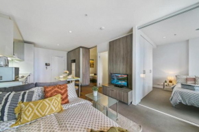 A Comfy & Stylish 2BR Apt Near Southern Cross